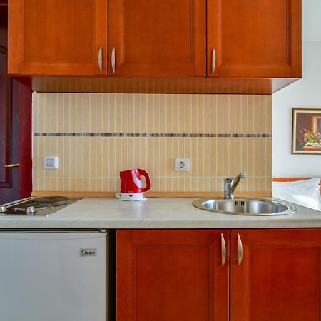 Apartments Leut 스베티스테판 객실 사진