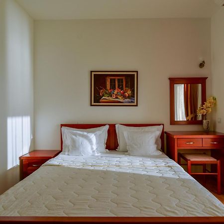 Apartments Leut 스베티스테판 외부 사진