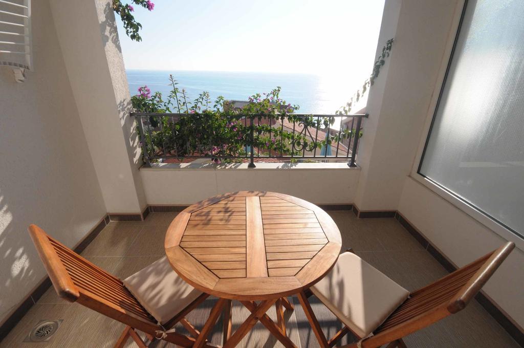 Apartments Leut 스베티스테판 외부 사진