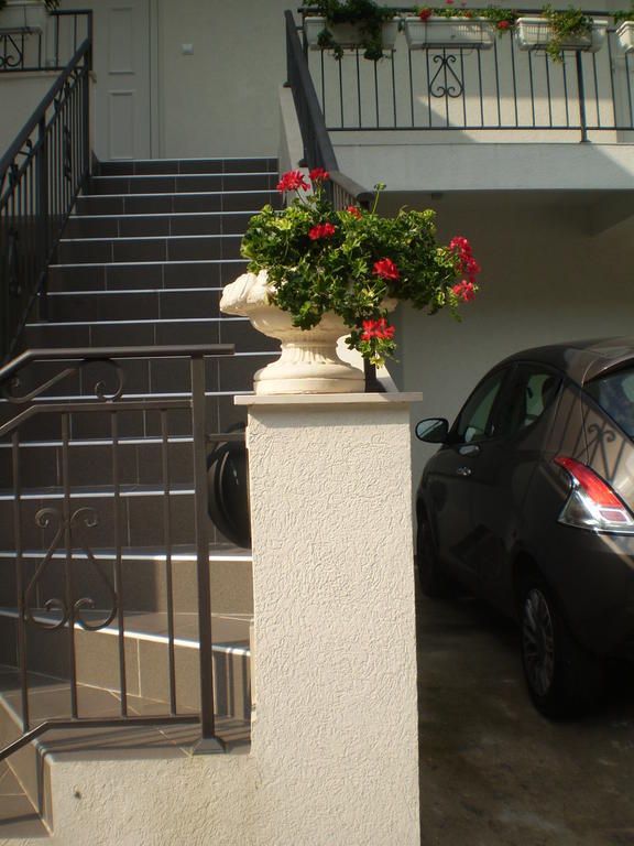 Apartments Leut 스베티스테판 외부 사진