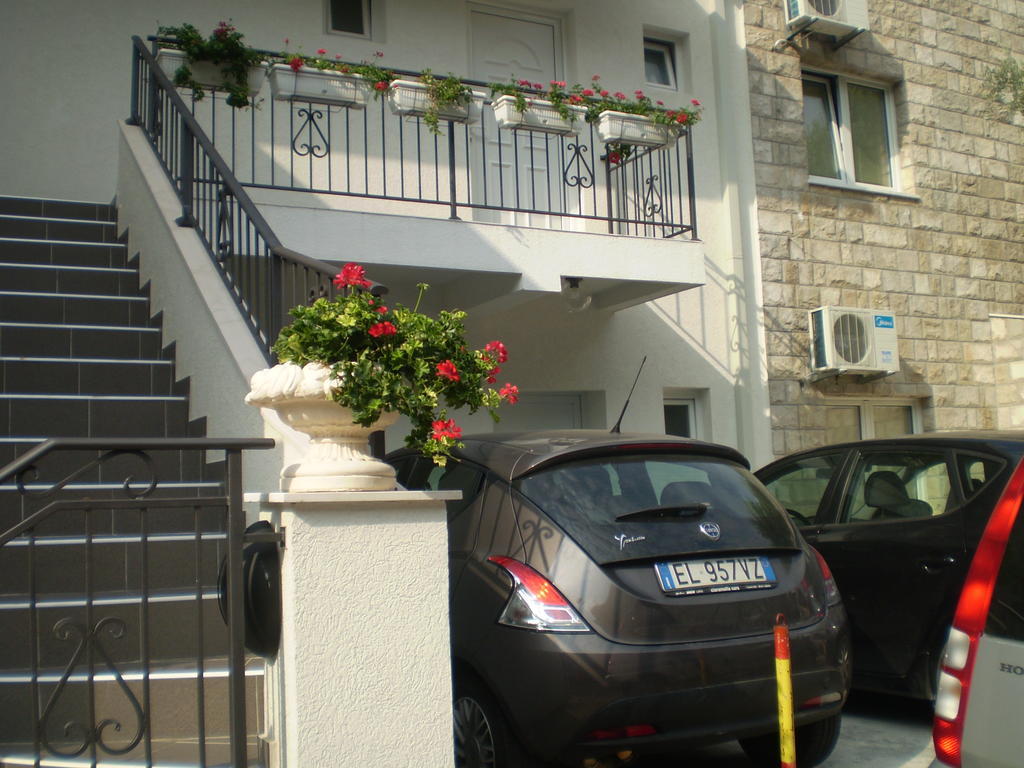 Apartments Leut 스베티스테판 외부 사진