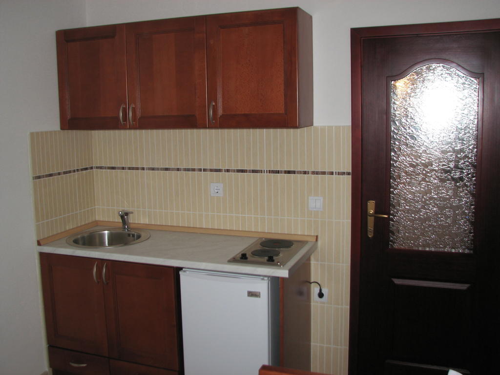 Apartments Leut 스베티스테판 객실 사진