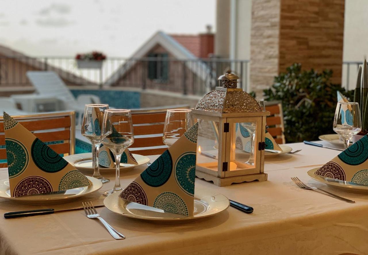 Apartments Leut 스베티스테판 외부 사진